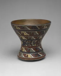 Gobelet avec motifs en escalier