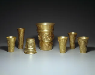 Gobelets, 900-1100