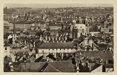Carte postale représentant une vue générale de Prague