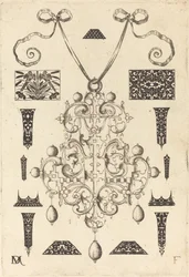 Grand pendentif, entouré de treize clous