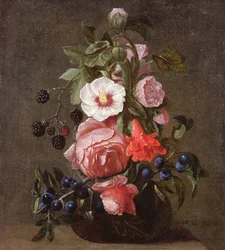 Nature morte de fleurs et de baies dans un vase en verre