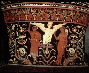 Cratère à volutes apulien à figures rouges, détail du col représentant Œdipe et le Sphinx