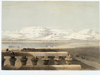 Montagne en Libye, vue depuis le temple de Louxor en Égypte. Dessin réalisé en 1838 dans « La Terre Sainte », Londres 1849