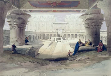 Vue sous le portique du temple d