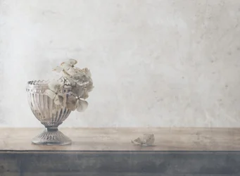 Nature morte aux fleurs séchées aux tons discrets