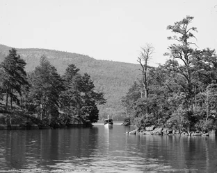 Le long des îles du port, lac George, N.Y., v.1904