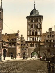 Arc de la tour, Lübeck, Allemagne, c.1900