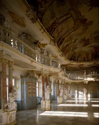 Vue de la salle de bibliothèque du monastère de Schussenried