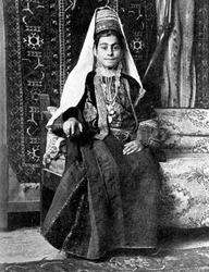 Femme chrétienne en robe de mariée, Palestine, 1936