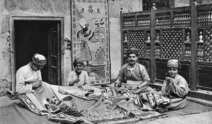 Artisans, bazar des fabricants de tentes, Le Caire, Égypte, vers 1922