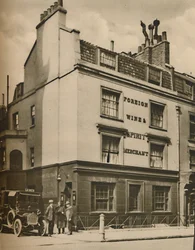 Le Coureur à Pied, Une Image du Vieux Mayfair, vers 1935