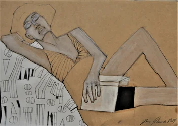 Une femme détendue en train de lire