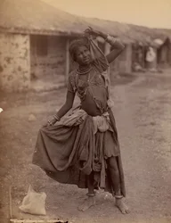 Une danseuse gitane, Kathiawar, vers 1915