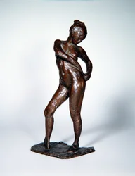Danseuse attachant les cordons de son collant, c.1885-90, moulé en 1919 (bronze)