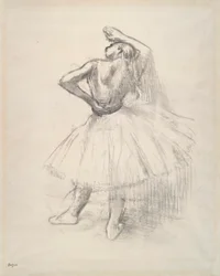 Danseuse debout, le bras droit levé