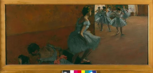 Danseuses montant un escalier