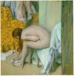 Nue, séchant ses pieds après le bain