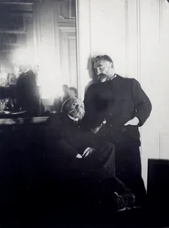 Portraits du poète Stéphane Mallarmé (1842-1898) et du peintre Auguste Renoir (1841-1919). Édit photographique d