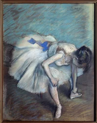 Danseuse assise