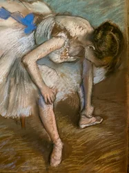 Danseuse assise massant le pied (détail)