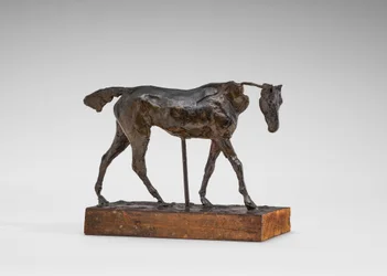 Cheval pur-sang marchant, partie du cou manquante