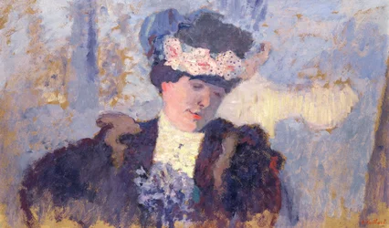 Madame Hessel portant un chapeau décoré de fleurs