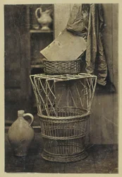Nature morte avec panier, cruche, carafe et portfolio