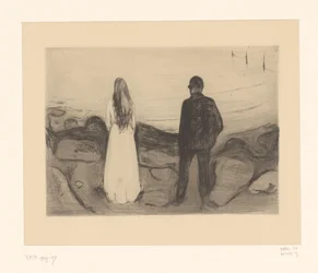 Homme et femme debout au bord de l