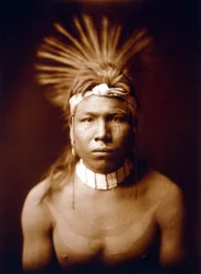 Cheveux noirs, indien, c. 1905, photo Edward S. Curtis