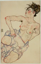 Femme semi-nue agenouillée