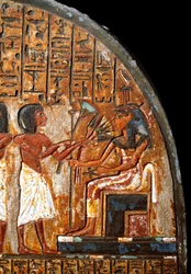 Antiquité égyptienne : stèle funéraire de Minhotep (détail) représentant une offrande de fleurs à la déesse Hathor tenant la clé de la vie (Ankh). 18e dynastie. 14e siècle av. J.-C. Turin, Musée égyptien