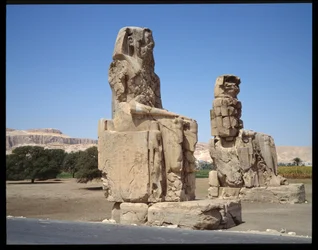 Antiquité égyptienne : vue du Colosse de Memnon, période Amenophis III, nouvel empire