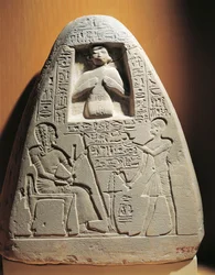 Stèle funéraire en calcaire du grand prêtre Ptahmose, de Saqqara