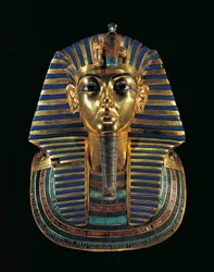 Masque funéraire en or de Toutankhamon (1347/1338 av. J.-C.) incrusté de lapis-lazuli, obsidienne et turquoise