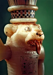 Vase léomorphique, de la tombe de Toutankhamon, Nouvel Empire (albâtre) (détail)