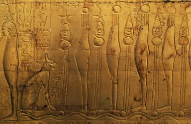 Reliefs sur le registre supérieur du panneau extérieur droit de la deuxième chapelle funéraire, Trésor de Toutankhamon, Égypte, civilisation égyptienne, Nouvel Empire, Dynastie XVIII