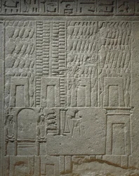 Relief mural représentant un entrepôt (détail)