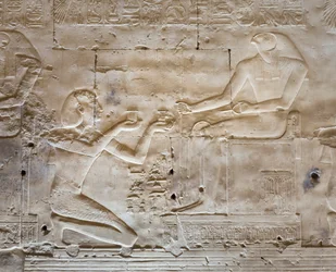 Bas-relief, temple de Séthi Ier, Abydos, Égypte