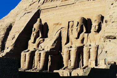 Statues colossales du temple de Ramsès II, Abou Simbel, Égypte, Nouvel Empire, XIXe dynastie