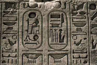 Antiquité égyptienne : relief du temple de Ramsès II. 1271-1256 av. J.-C., Abou Simbel, Assouan, Égypte