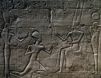 Ramsès II devant Amon-Rê, relief, Grande Salle Hypostyle, Temple d
