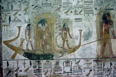 Le dieu solaire Rê dans la barque nocturne, protégé par les anneaux de serpents, remorqué sur les eaux sous la terre, Nouvel Empire, vers 1318 av. J.-C.