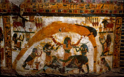 Antiquité égyptienne : sarcophage en bois peint de Boutehamon (Butehamon), scribe royal. De Thèbes. 21ème dynastie. 990-970 av. J.-C. Détail représentant la création du monde. Turin, Musée égyptien
