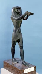 Statue du dieu Horus faisant une offrande de boisson, Troisième Période Intermédiaire, vers 750 av. J.-C.