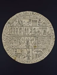 Disque amulette (hypocéphale) fait pour Tasheritenkhonsu, c.664-525 av. J.-C. (lin et plâtre)