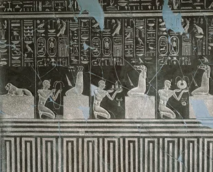 Relief en dolérite de Nectanébo I offrant des cadeaux au démon