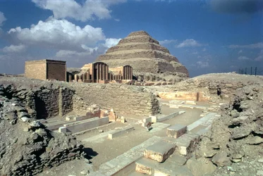 Complexe de Djéser comprenant la pyramide à degrés et l