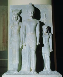 Triade de Mykérinos (Mycerinus) avec la déesse Hathor et l