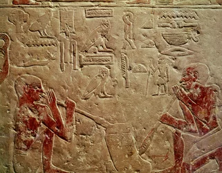 Relief représentant des souffleurs de verre, du mastaba de Kaemrehu, Saqqarah, Ancien Empire, c.2325 av. J.-C. (calcaire peint)