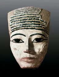 Égypte ancienne : Portrait pour un sarcophage égyptien. XVIIe-XIIe siècle av. J.-C. Sculpture en bois polychrome. Monistrol de Montserrat, Musée de Montserrat